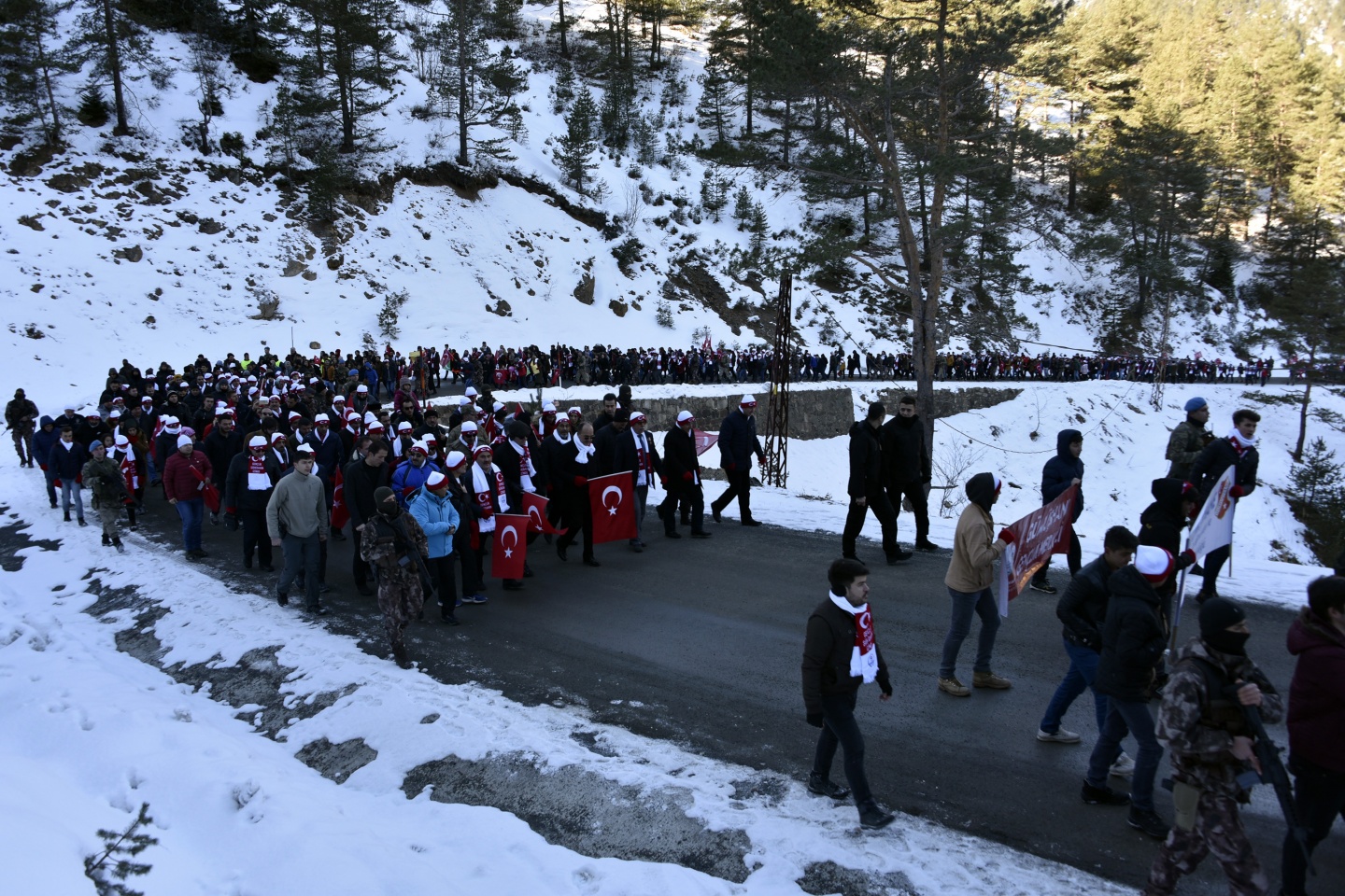 Gümüşhane, Zigana dağında eksi 4 derecede Sarıkamış şehitleri için yürüdü 35