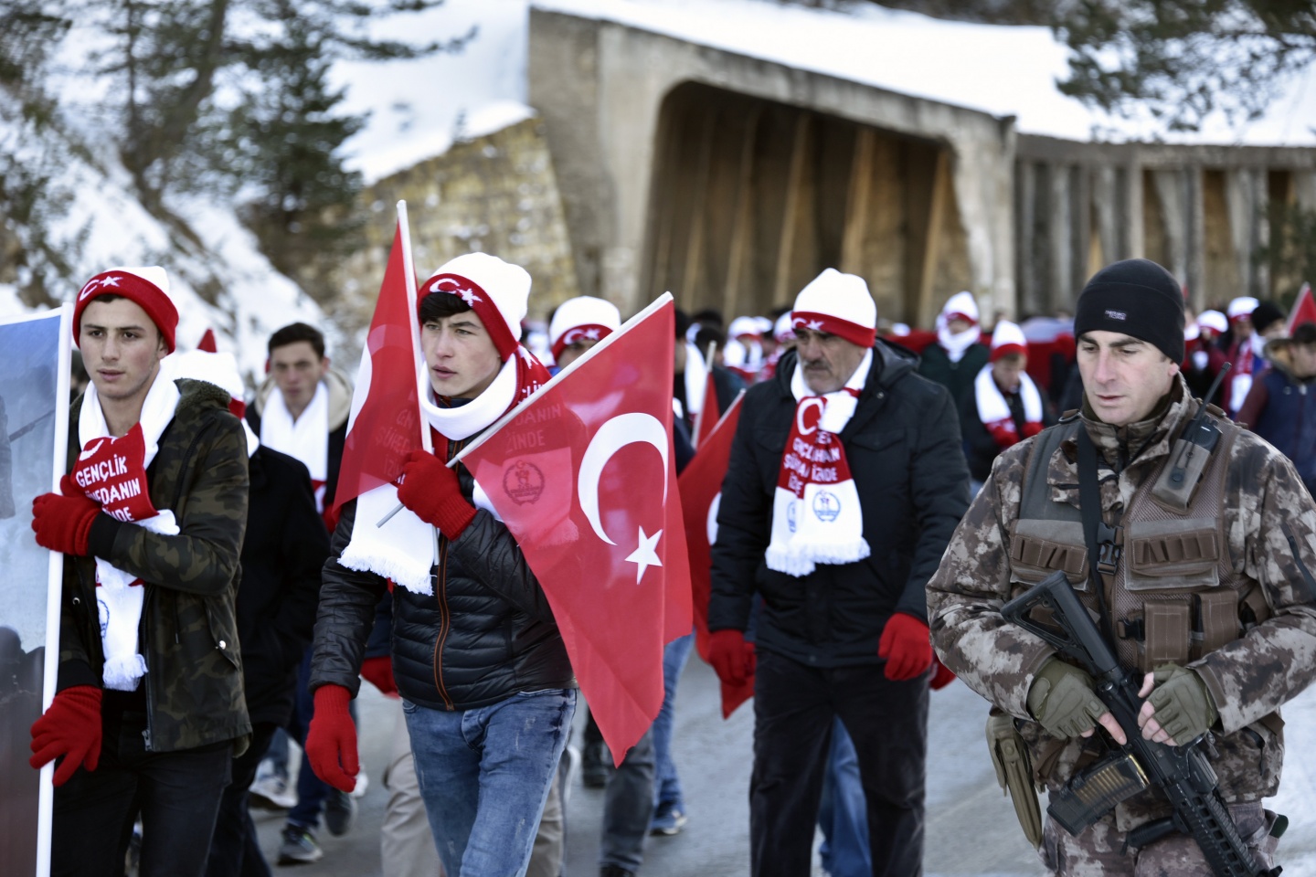 Gümüşhane, Zigana dağında eksi 4 derecede Sarıkamış şehitleri için yürüdü 18