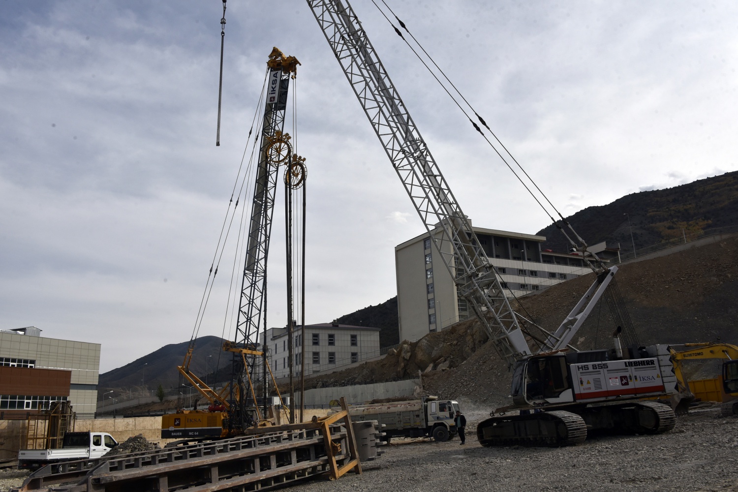 Yeni hastane için yerin 15 kat altına duvar yapılıyor 1