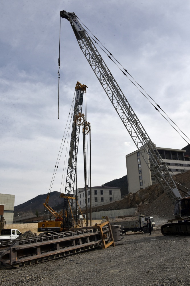 Yeni hastane için yerin 15 kat altına duvar yapılıyor 2