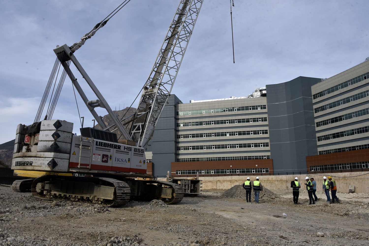 Yeni hastane için yerin 15 kat altına duvar yapılıyor 5