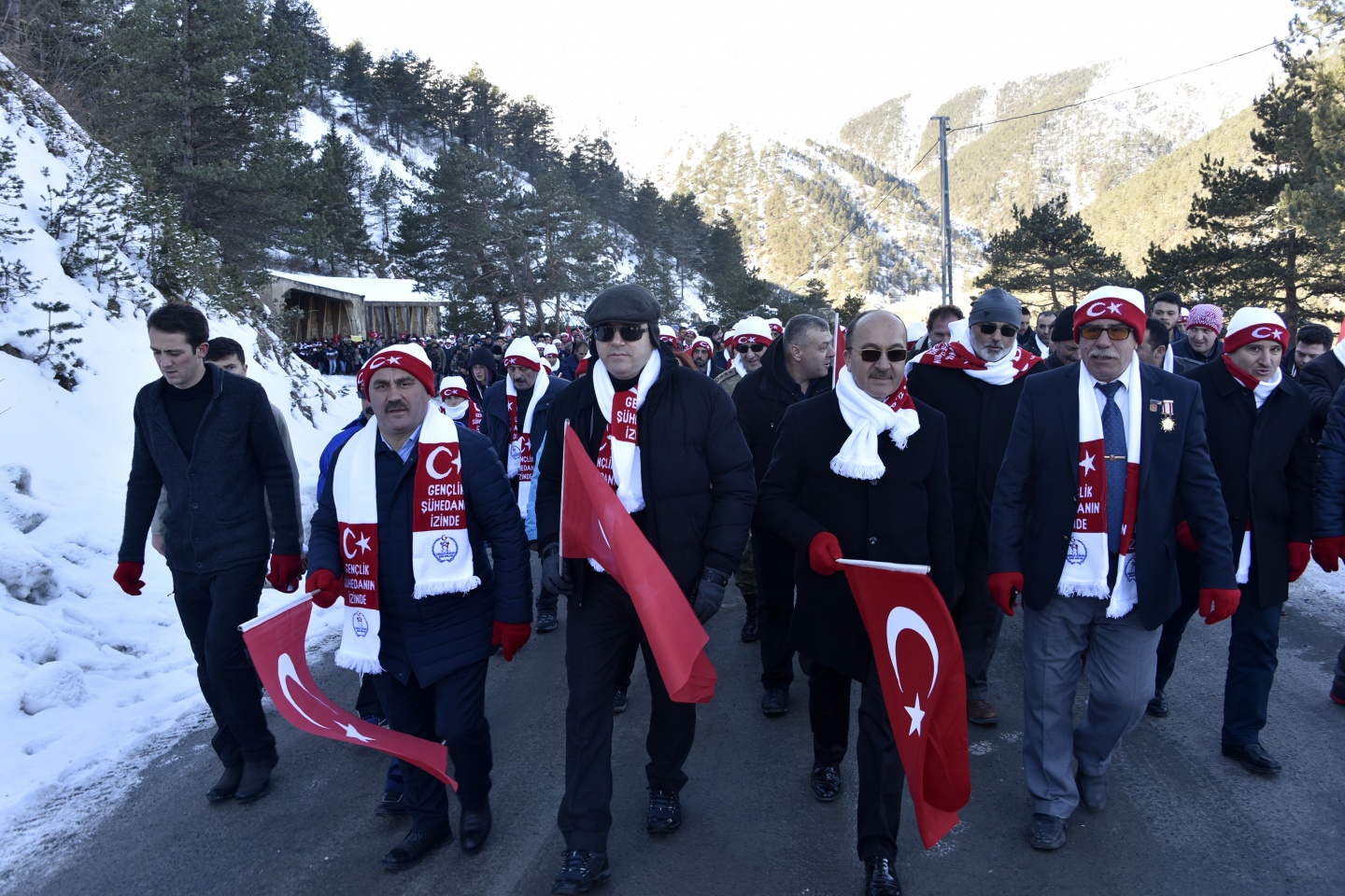 Gümüşhane, Zigana dağında eksi 4 derecede Sarıkamış şehitleri için yürüdü 23
