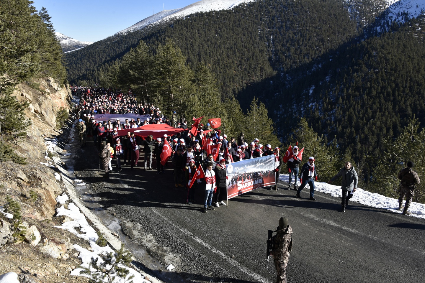 Gümüşhane, Zigana dağında eksi 4 derecede Sarıkamış şehitleri için yürüdü 29