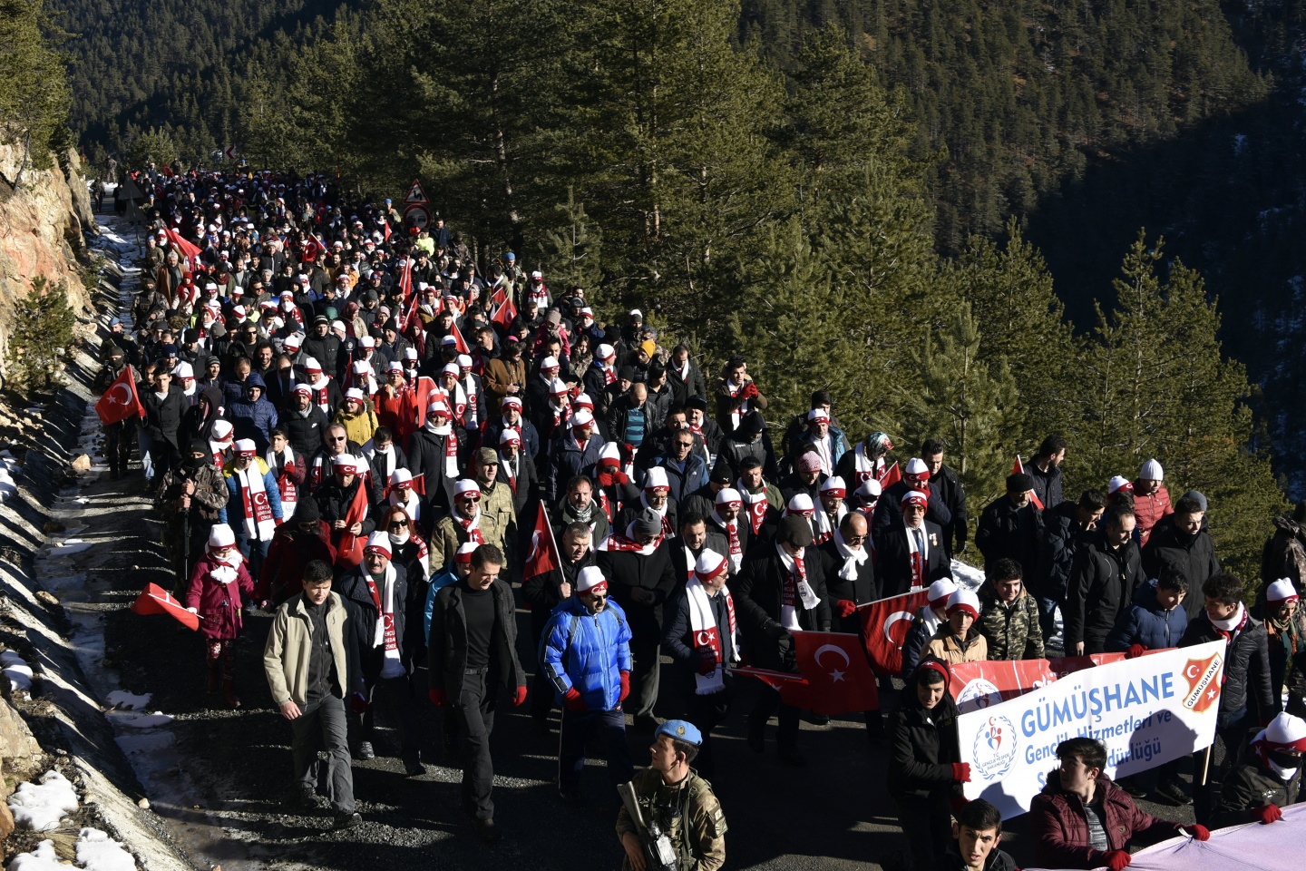 Gümüşhane, Zigana dağında eksi 4 derecede Sarıkamış şehitleri için yürüdü 33