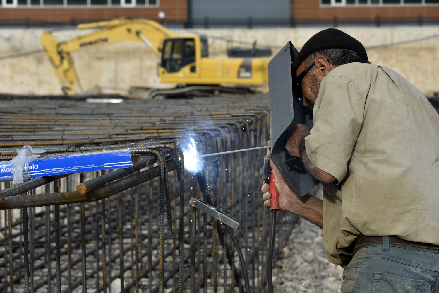 Yeni hastane için yerin 15 kat altına duvar yapılıyor 15