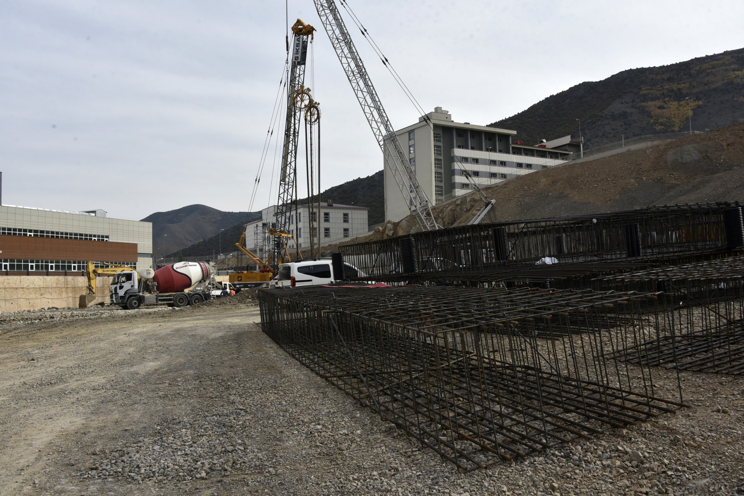 Yeni hastane için yerin 15 kat altına duvar yapılıyor 21