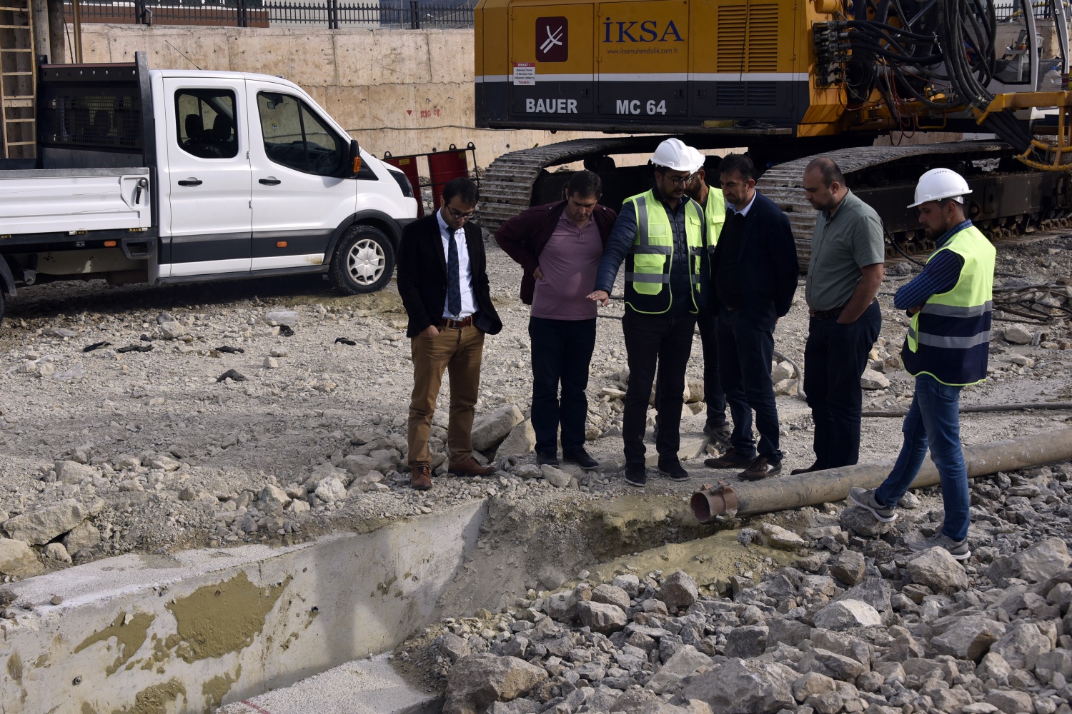 Yeni hastane için yerin 15 kat altına duvar yapılıyor 23