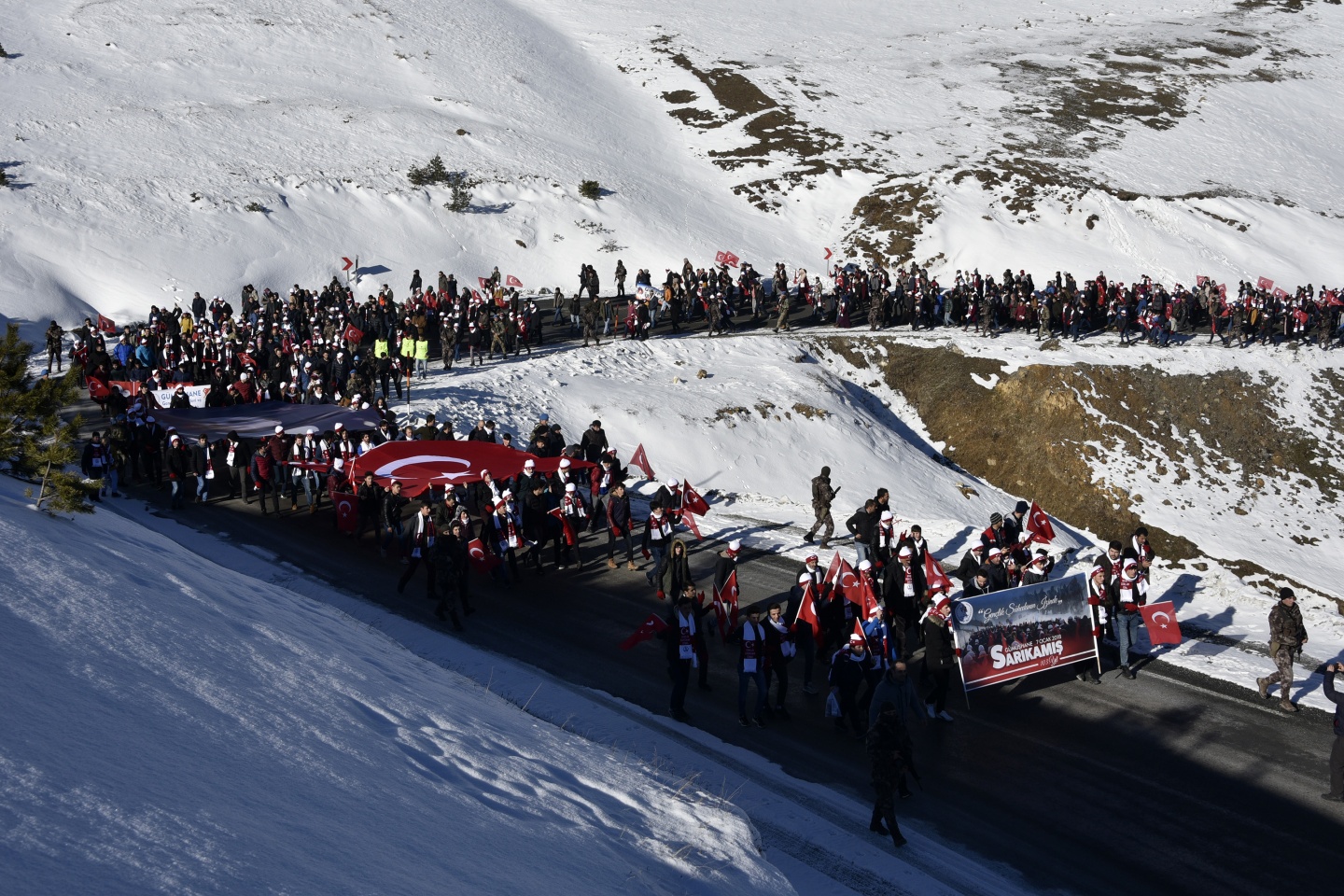 Gümüşhane, Zigana dağında eksi 4 derecede Sarıkamış şehitleri için yürüdü 34