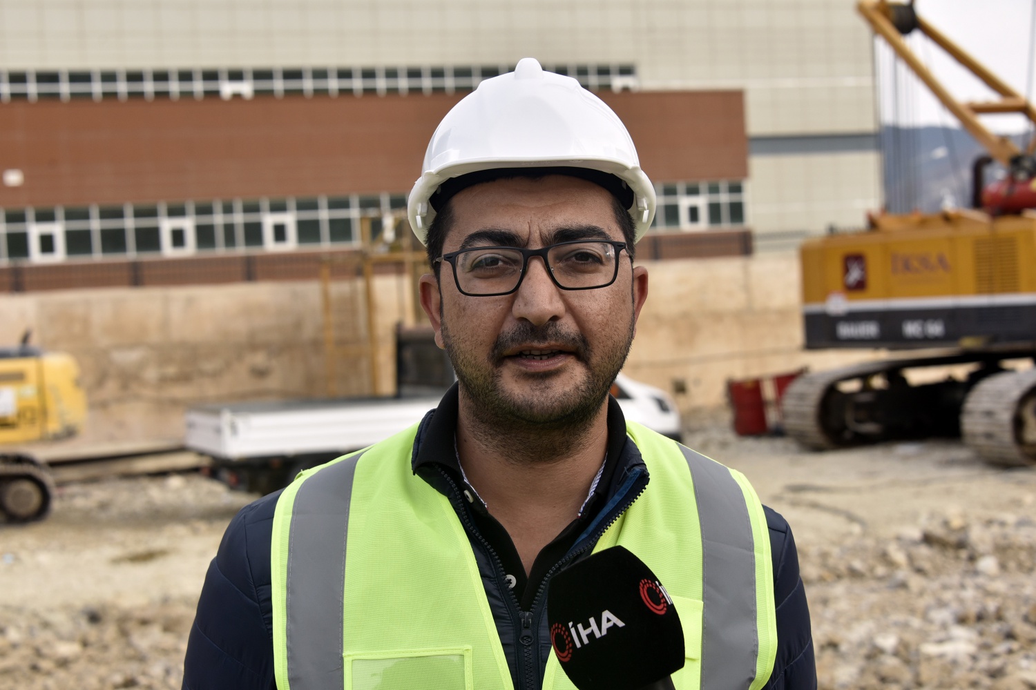 Yeni hastane için yerin 15 kat altına duvar yapılıyor 13