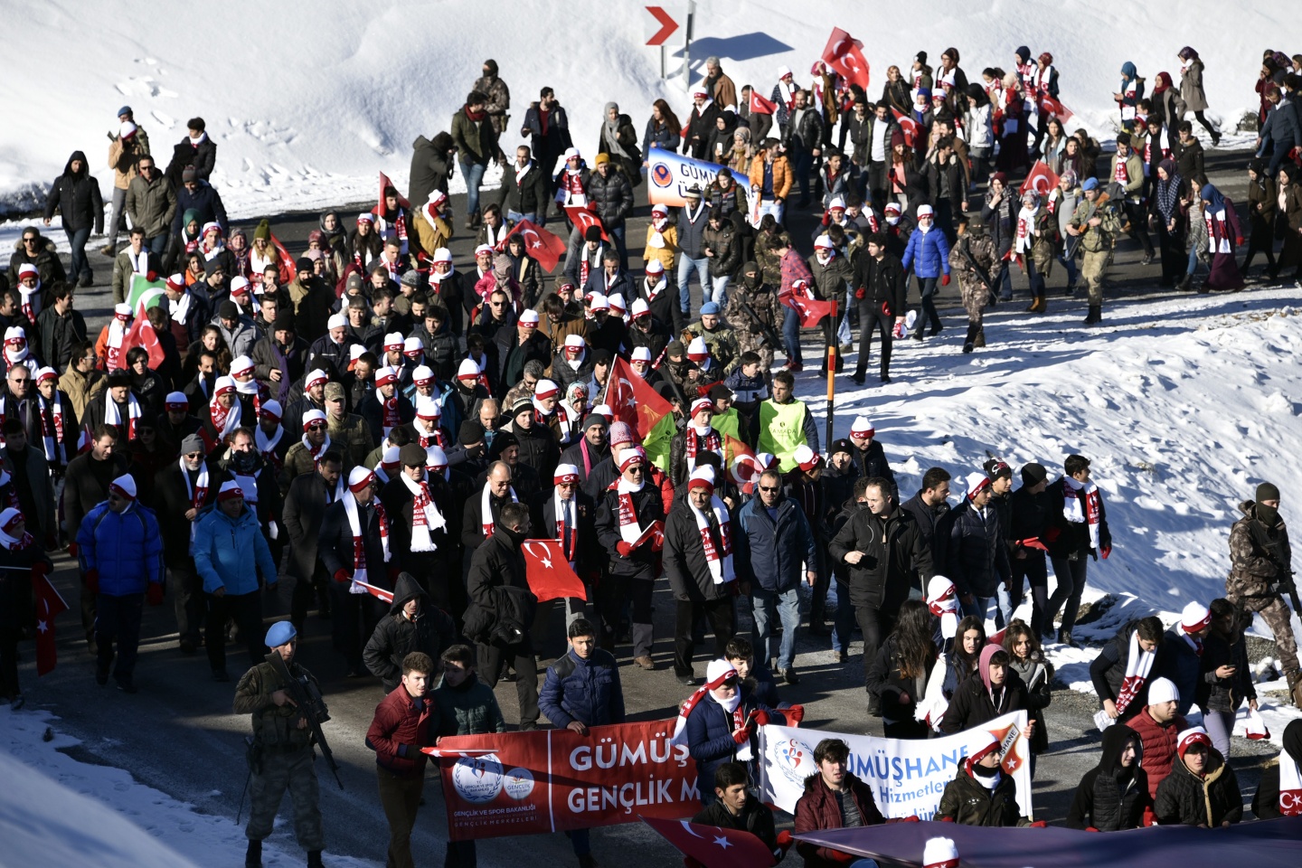 Gümüşhane, Zigana dağında eksi 4 derecede Sarıkamış şehitleri için yürüdü 39