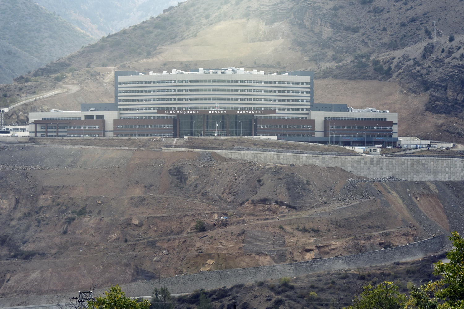 Yeni hastane için yerin 15 kat altına duvar yapılıyor 22