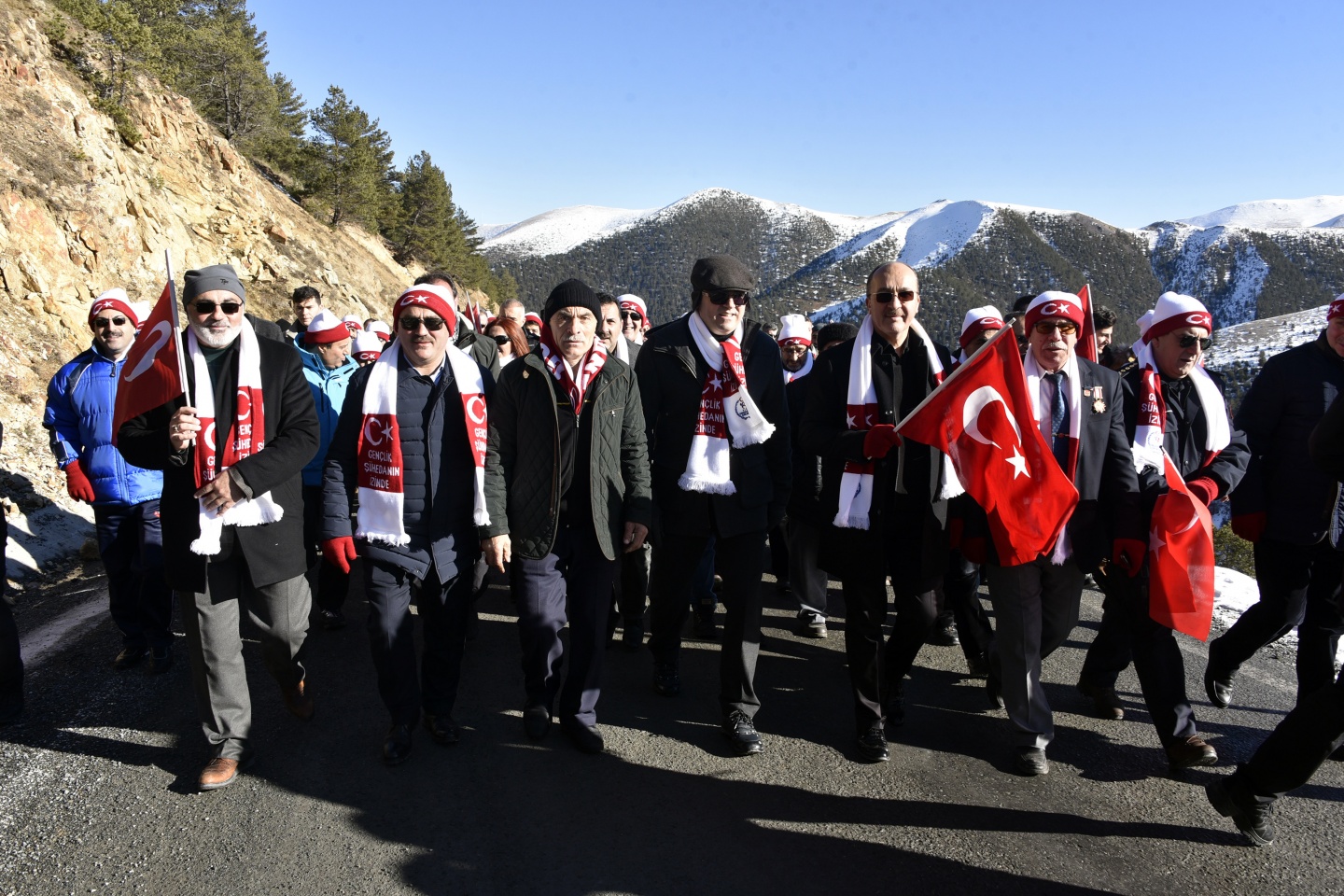 Gümüşhane, Zigana dağında eksi 4 derecede Sarıkamış şehitleri için yürüdü 44