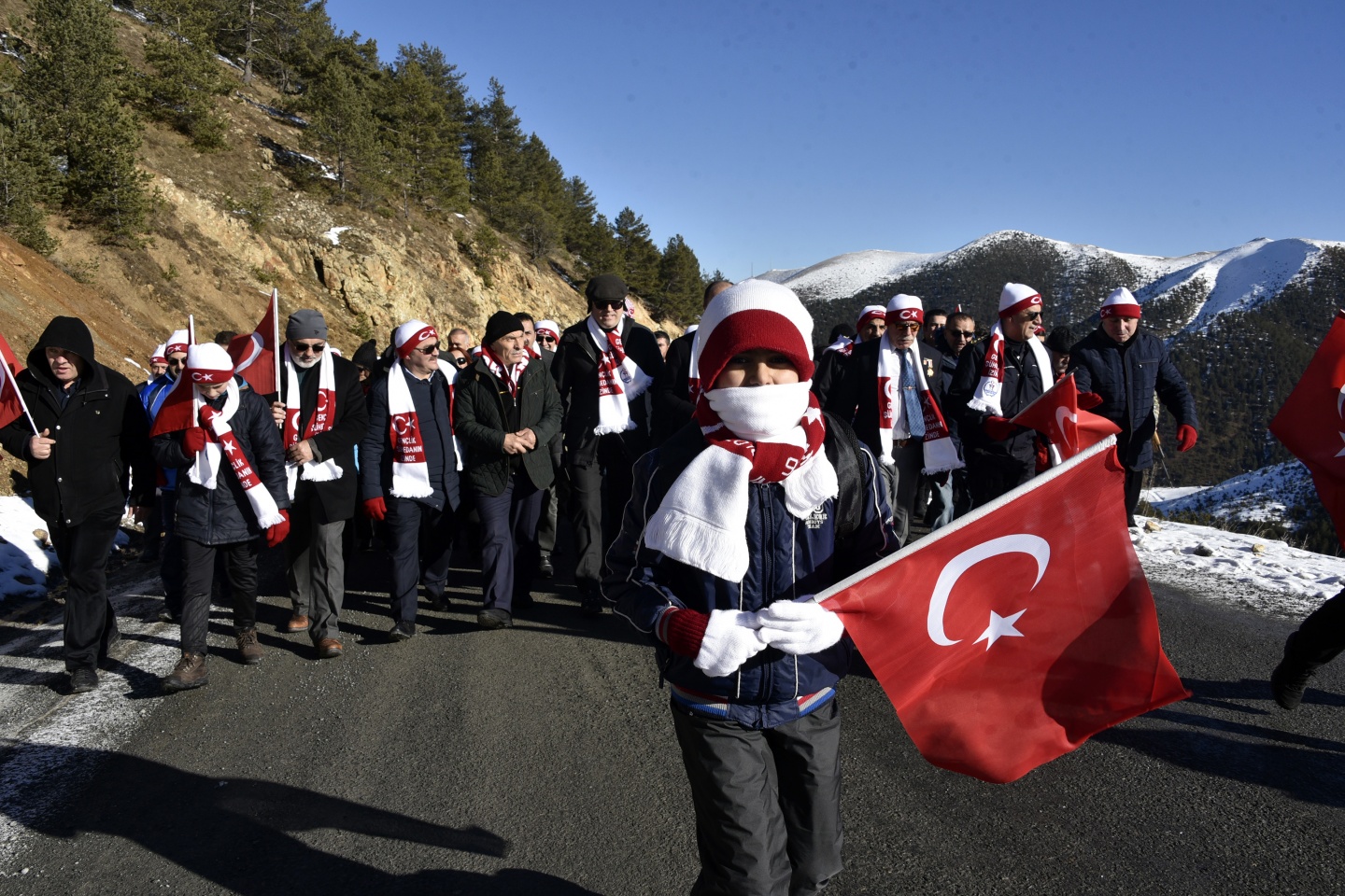 Gümüşhane, Zigana dağında eksi 4 derecede Sarıkamış şehitleri için yürüdü 45