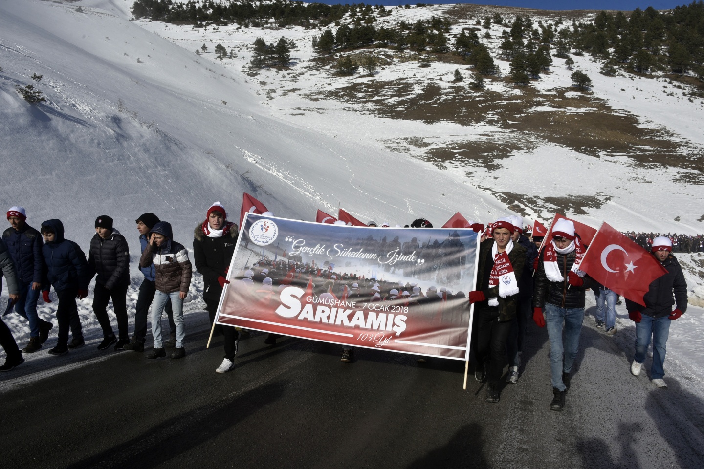 Gümüşhane, Zigana dağında eksi 4 derecede Sarıkamış şehitleri için yürüdü 48