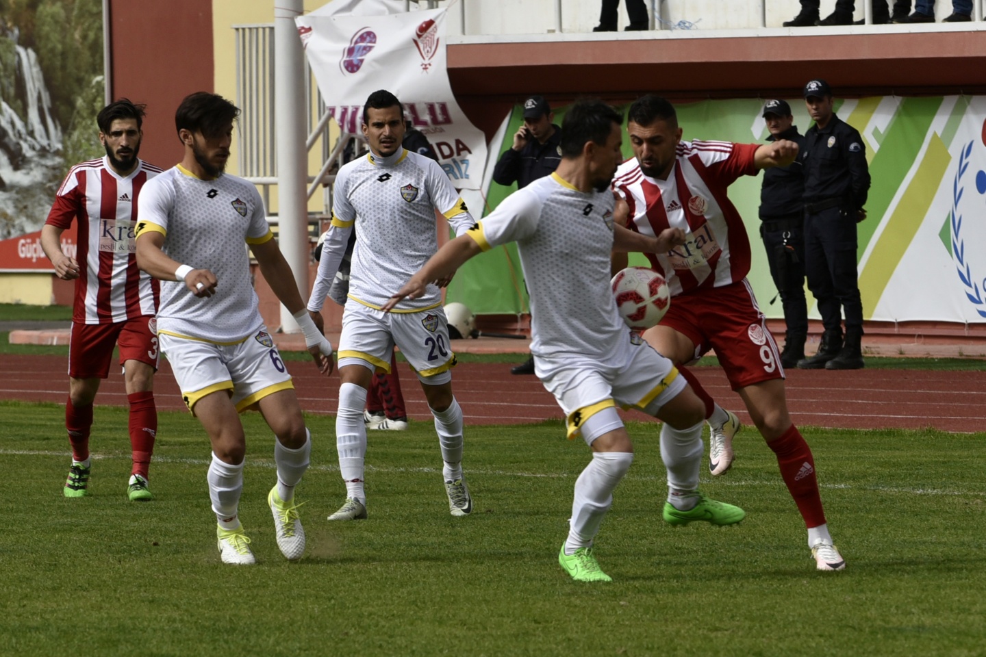 Gümüş'ten play-off rakiplerine gözdağı: 3-0 24