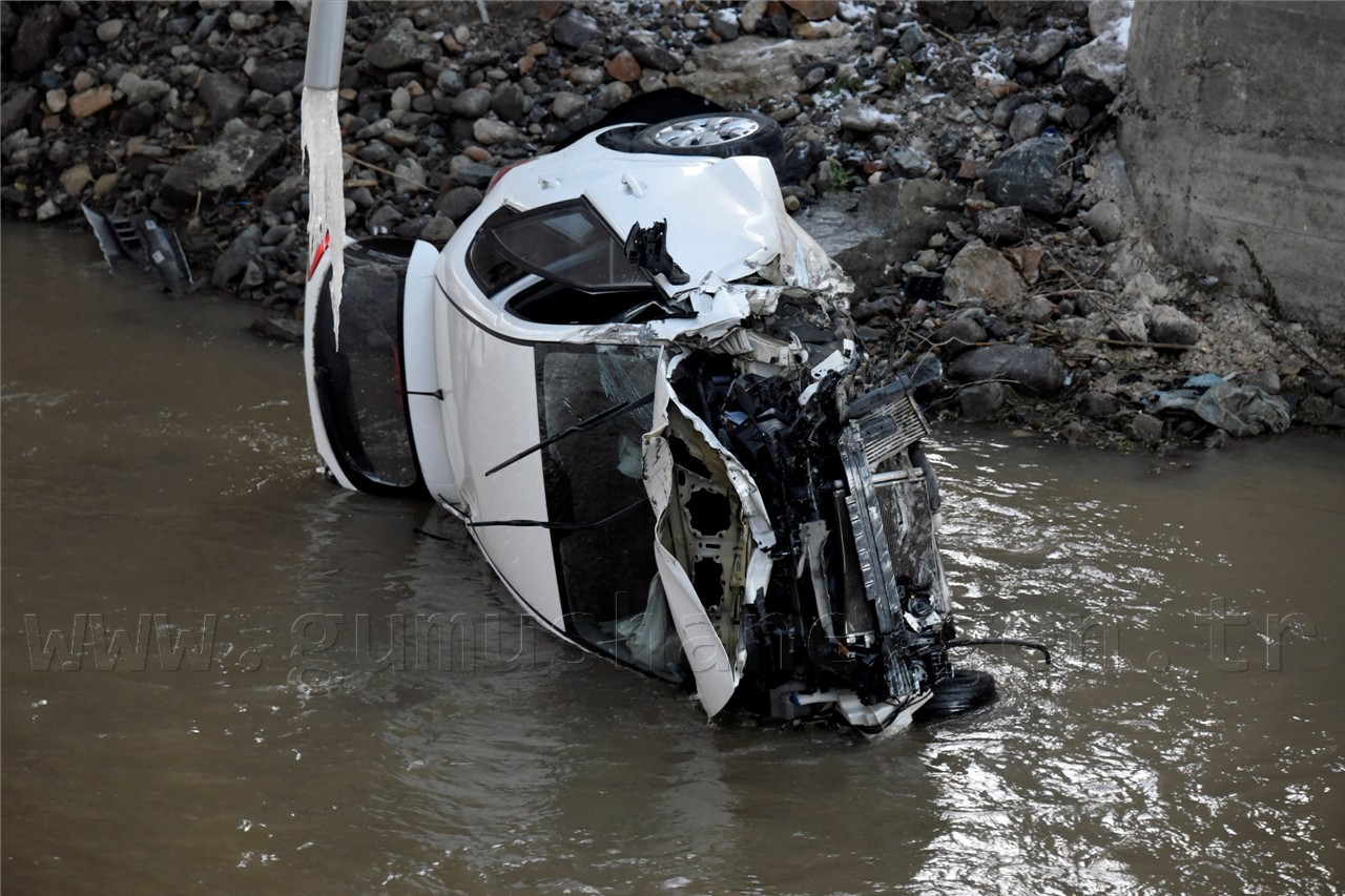 Gümüşhane'de kaza: 3 yaralı 11