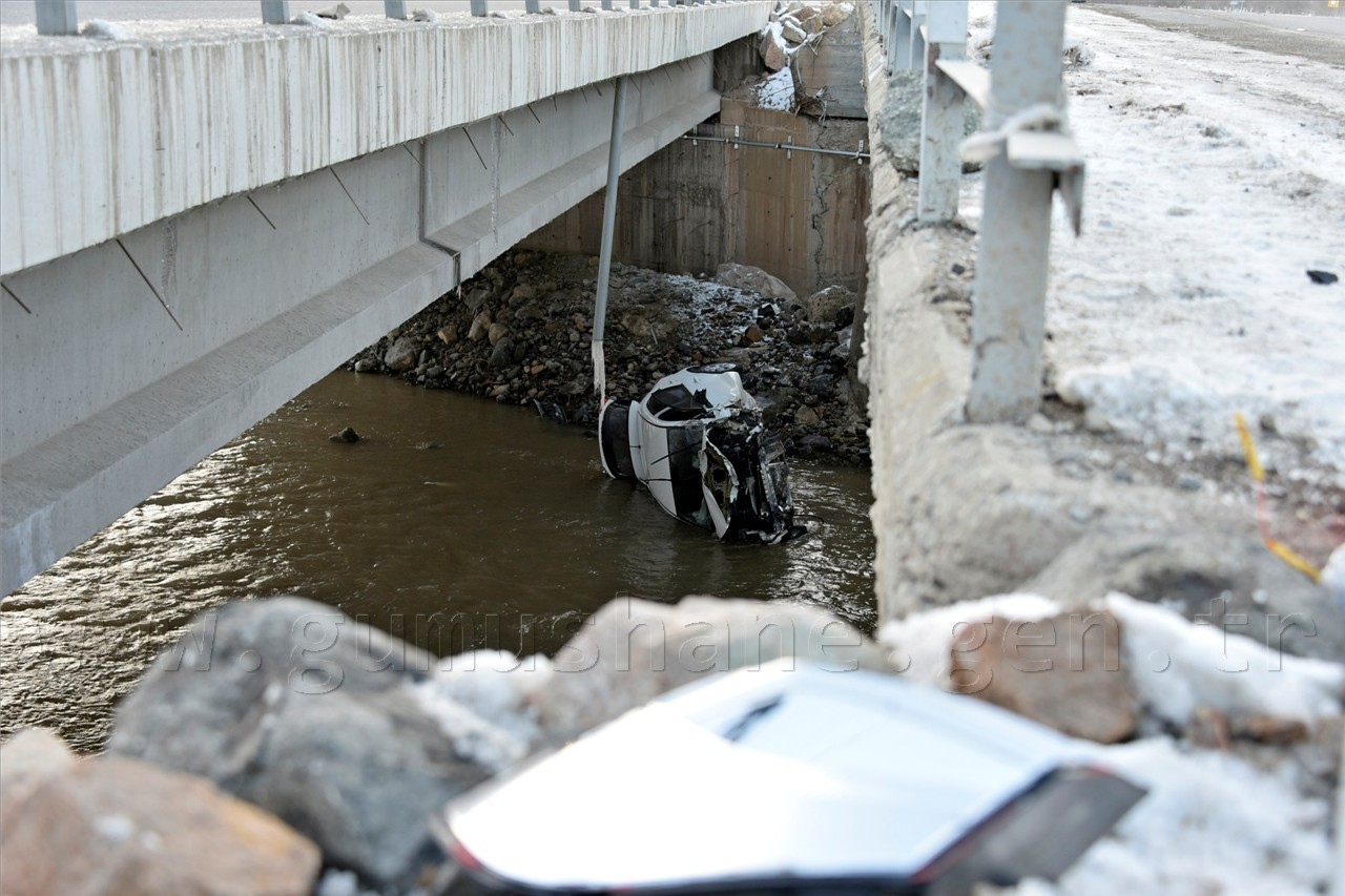 Gümüşhane'de kaza: 3 yaralı 13