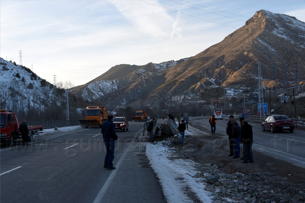 Gümüşhane'de kaza: 3 yaralı 15