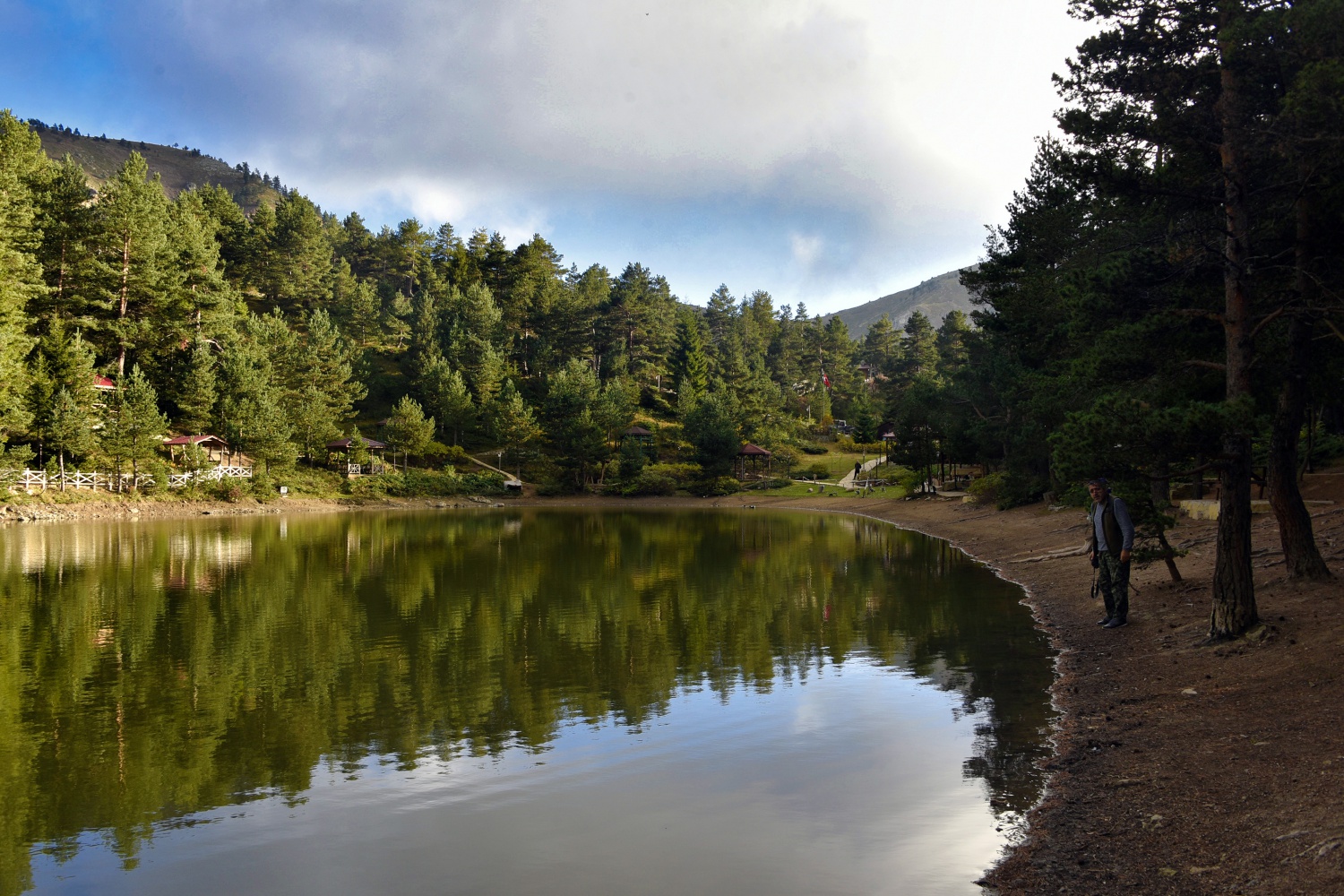 Limni Gölünde sonbahar yoğunluğu 10