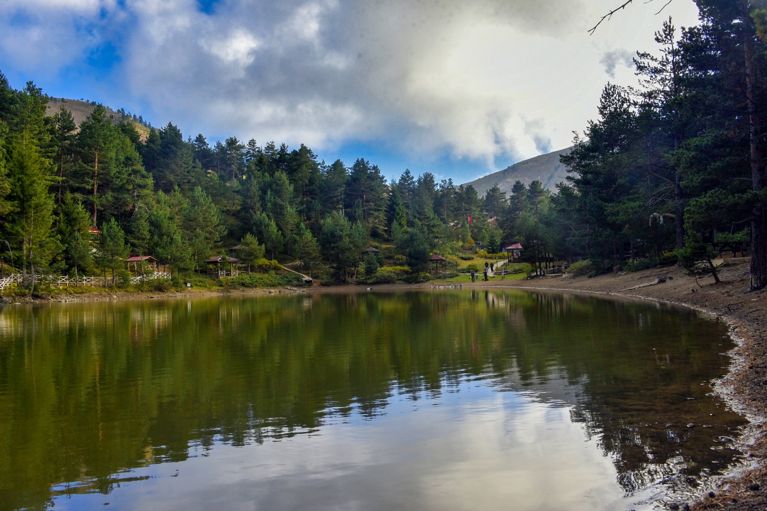 Limni Gölünde sonbahar yoğunluğu 5