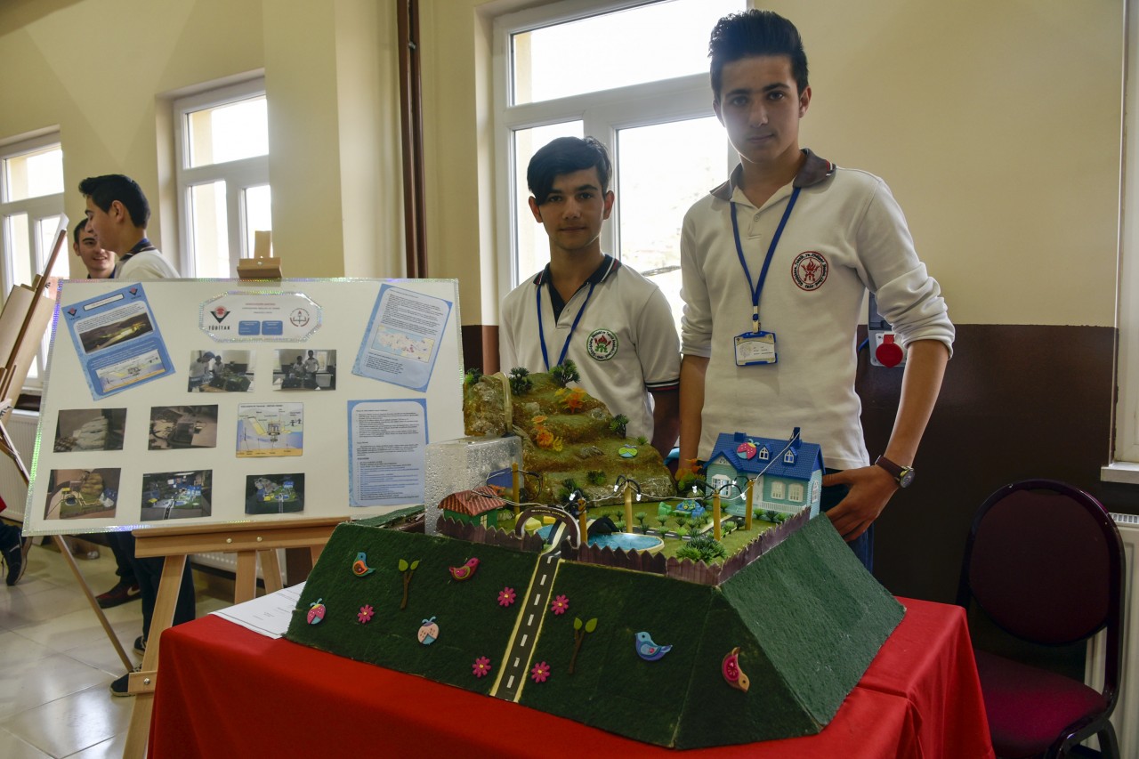 Genç bilim adamlarından TÜBİTAK bilim fuarı 12