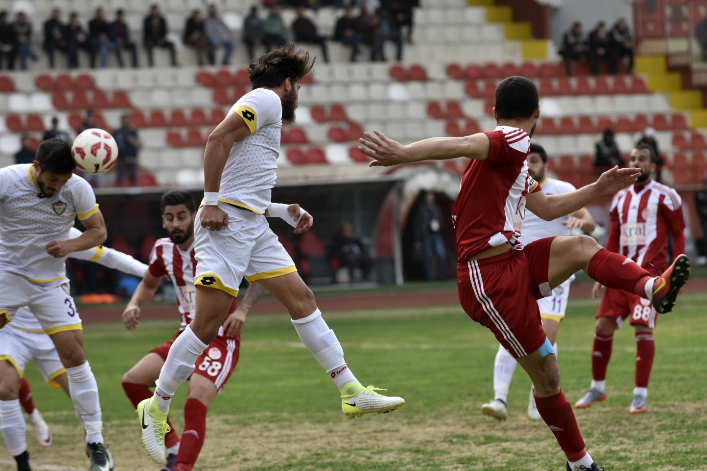 Gümüş'ten play-off rakiplerine gözdağı: 3-0 43