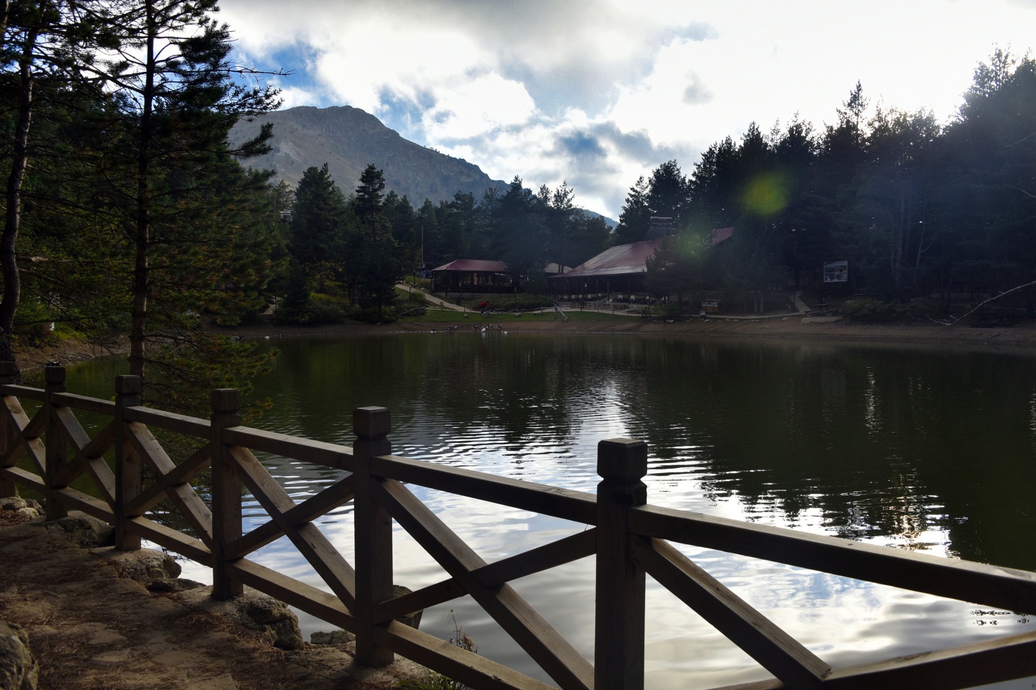 Limni Gölünde sonbahar yoğunluğu 12