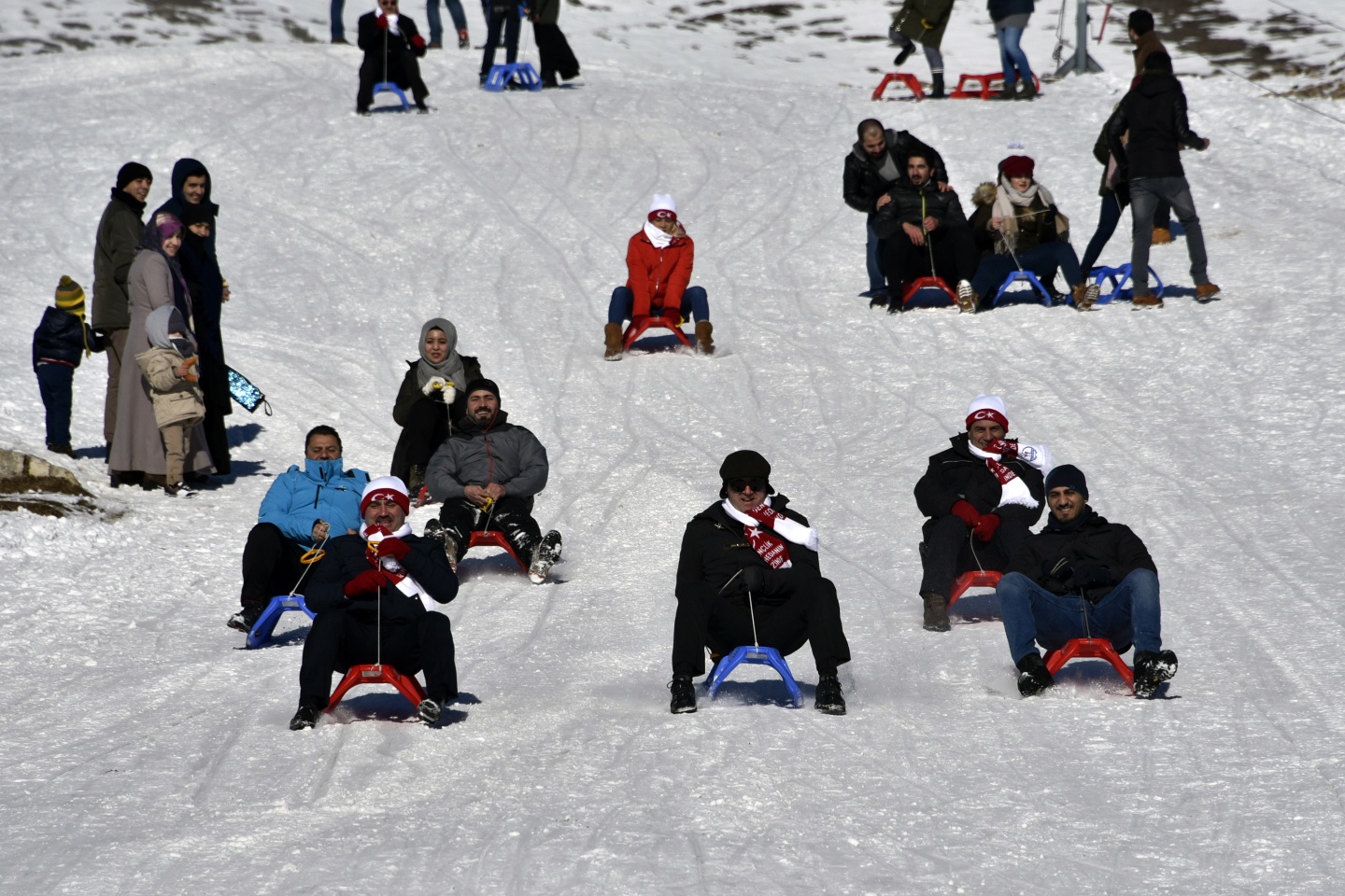 Zigana’da kızak keyfine Gümüşhane protokolü de ortak oldu 4