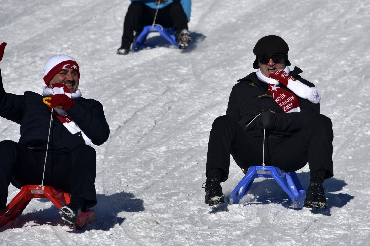 Zigana’da kızak keyfine Gümüşhane protokolü de ortak oldu 2