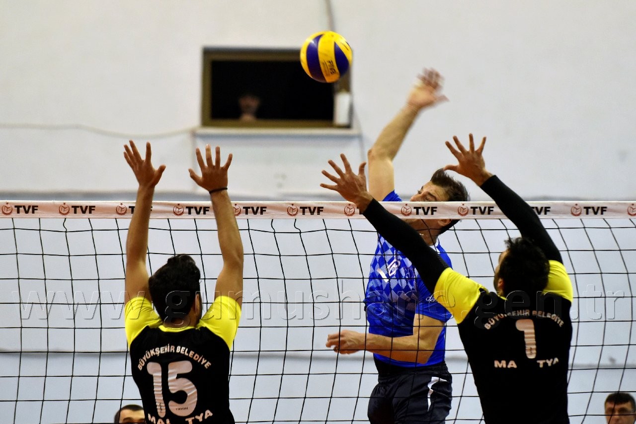 Torul fırtına gibi esiyor: 3-0 15