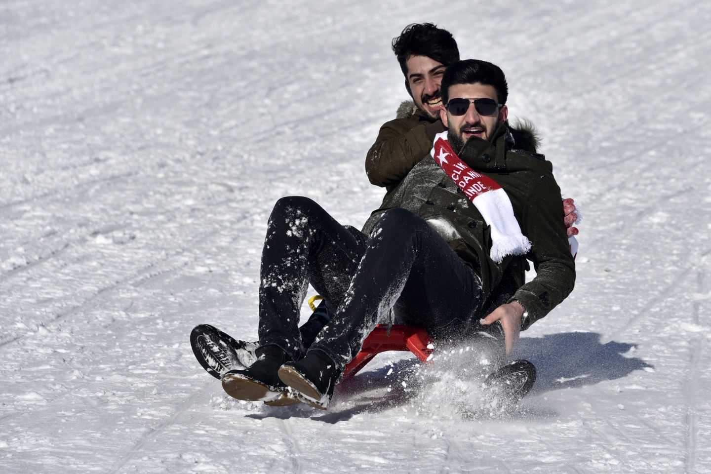 Zigana’da kızak keyfine Gümüşhane protokolü de ortak oldu 9