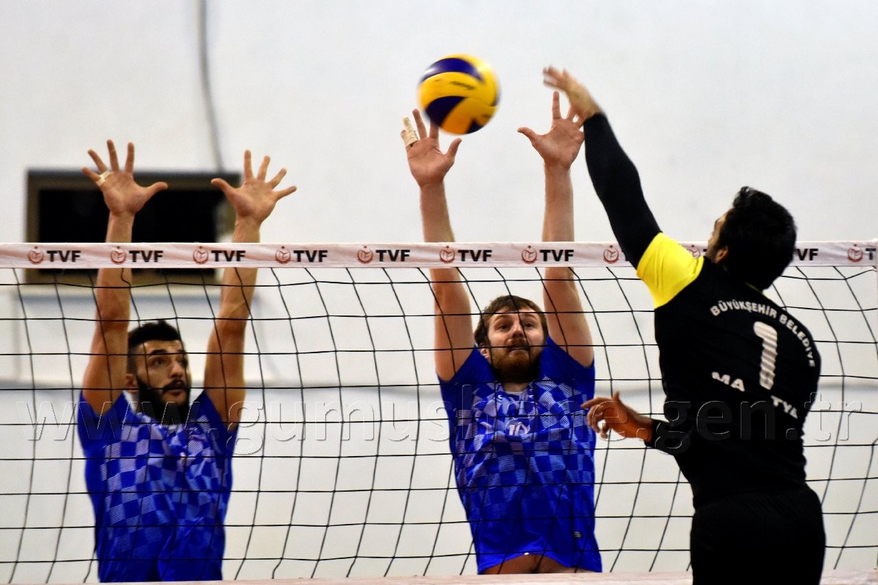 Torul fırtına gibi esiyor: 3-0 22