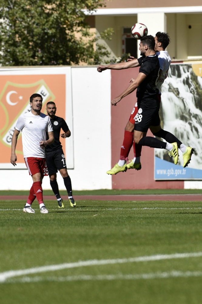 Gümüş son dakikada yıkıldı: 0-1 1