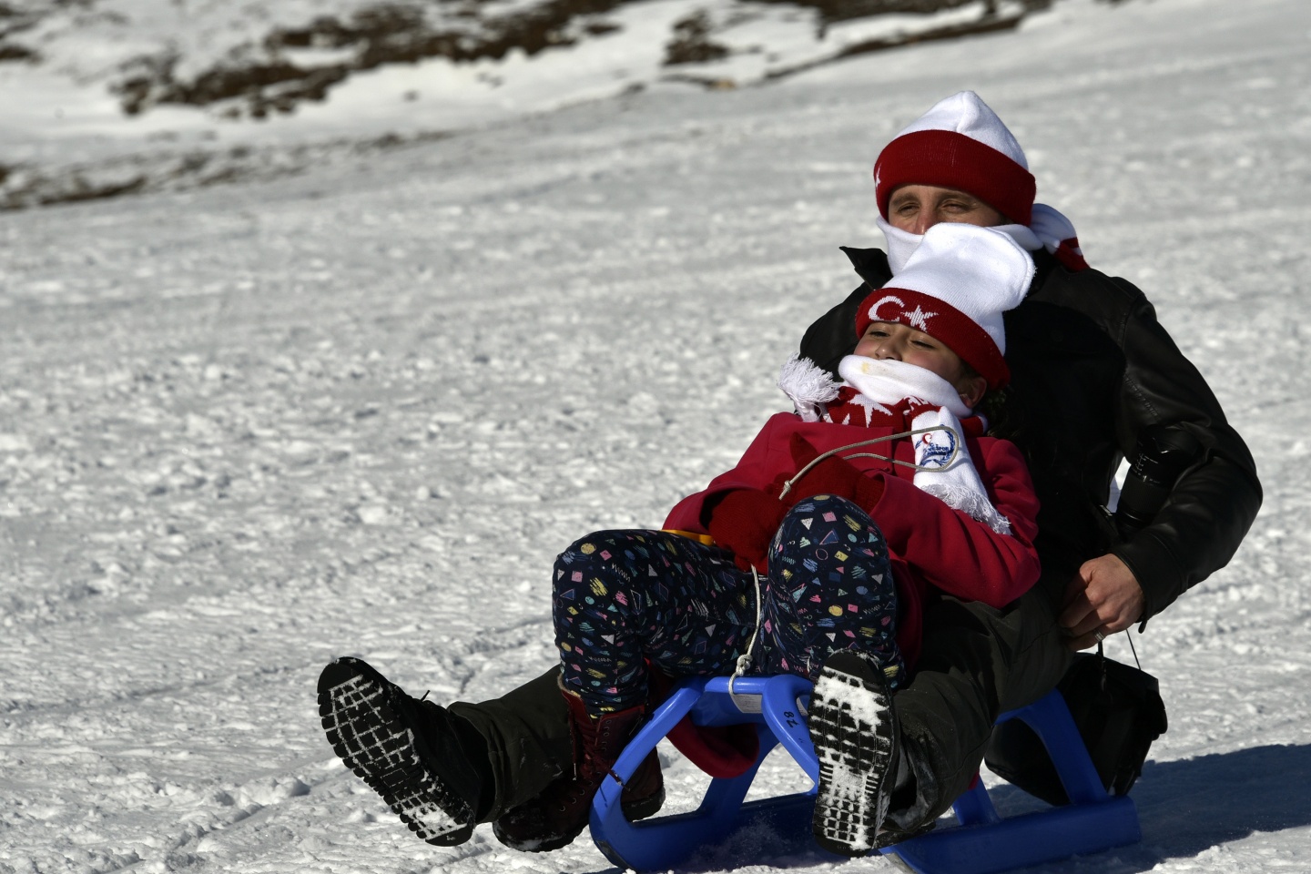 Zigana’da kızak keyfine Gümüşhane protokolü de ortak oldu 16