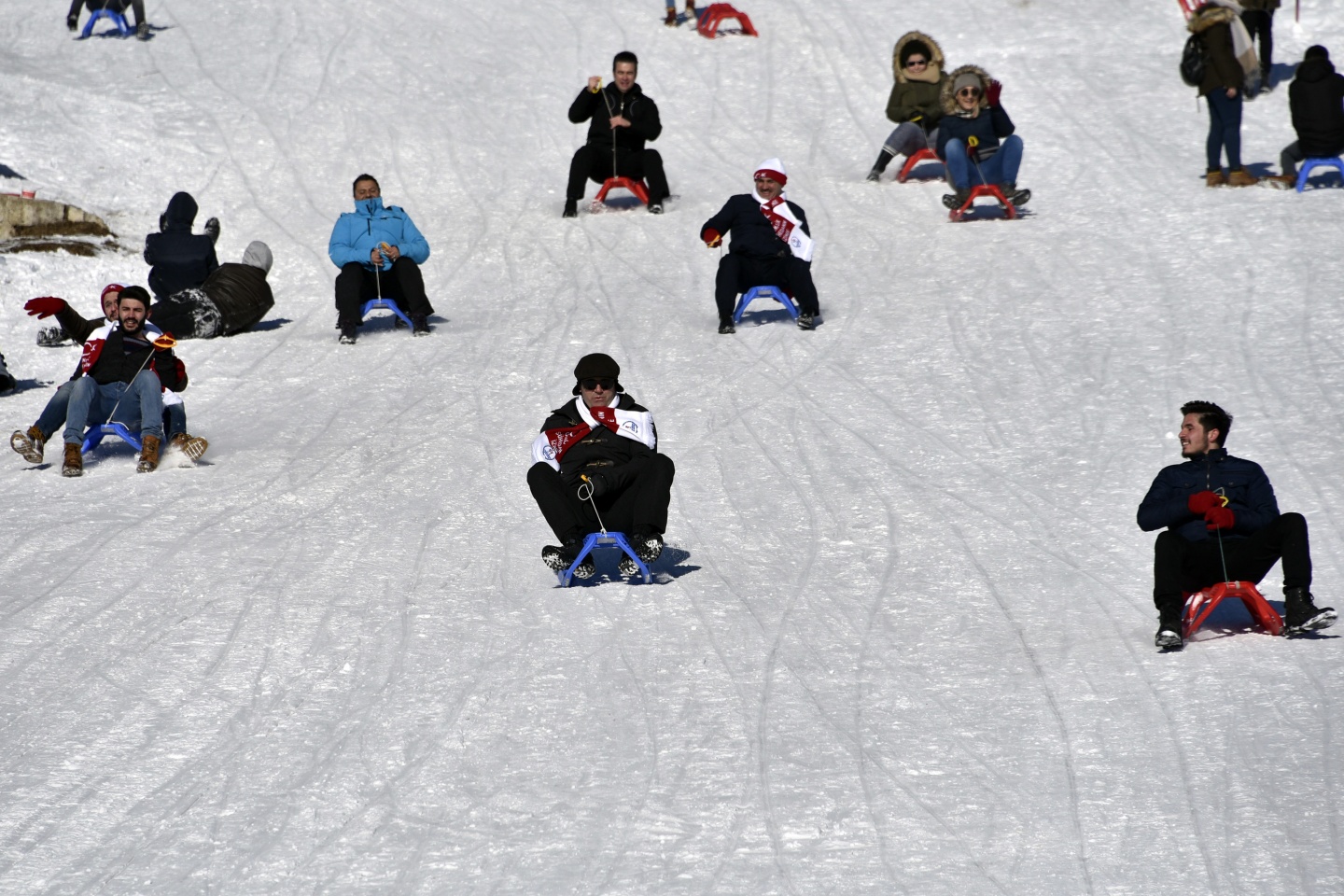 Zigana’da kızak keyfine Gümüşhane protokolü de ortak oldu 20