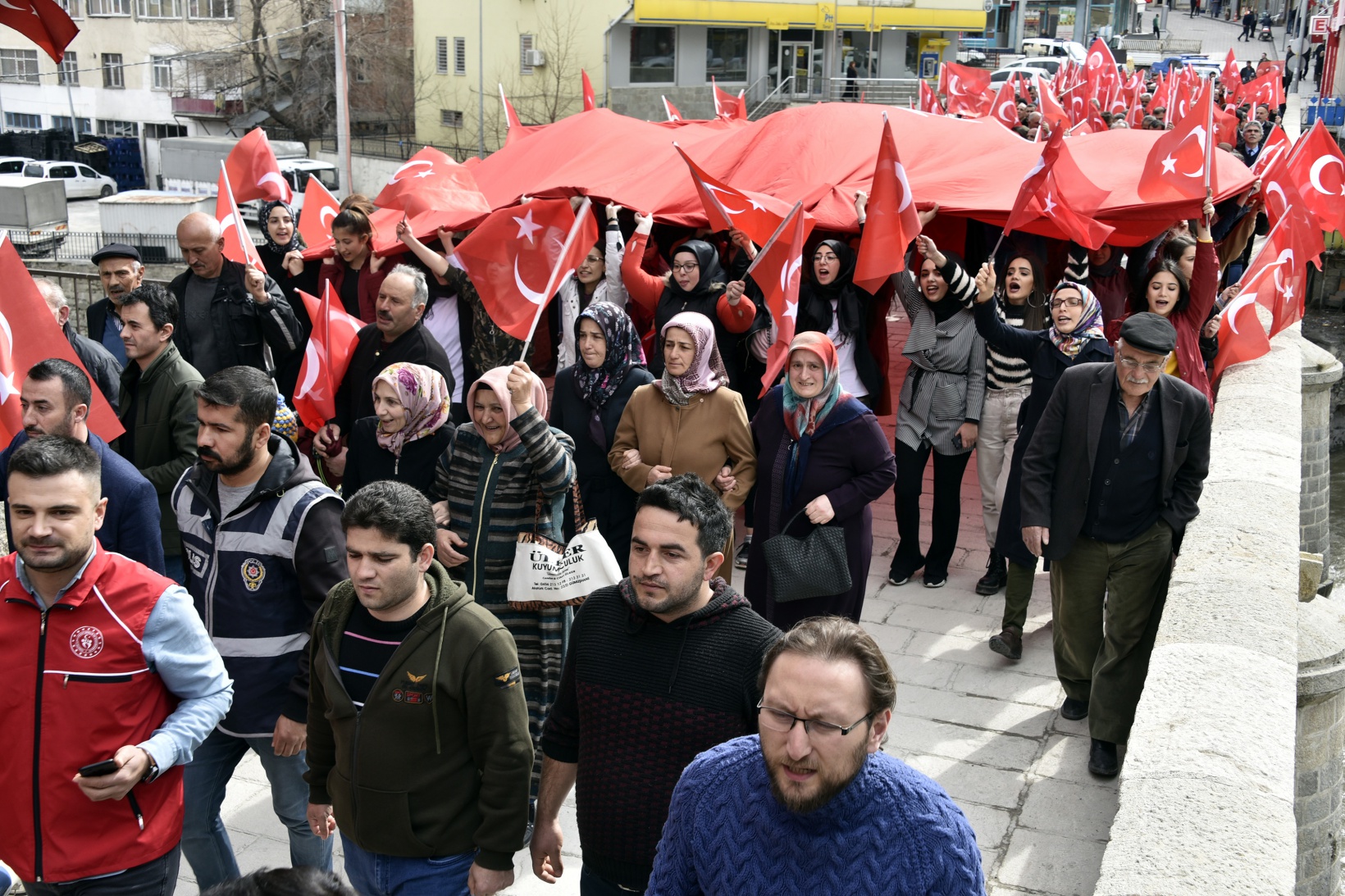 Torul’da Mehmetçiğe destek yürüyüşü 16