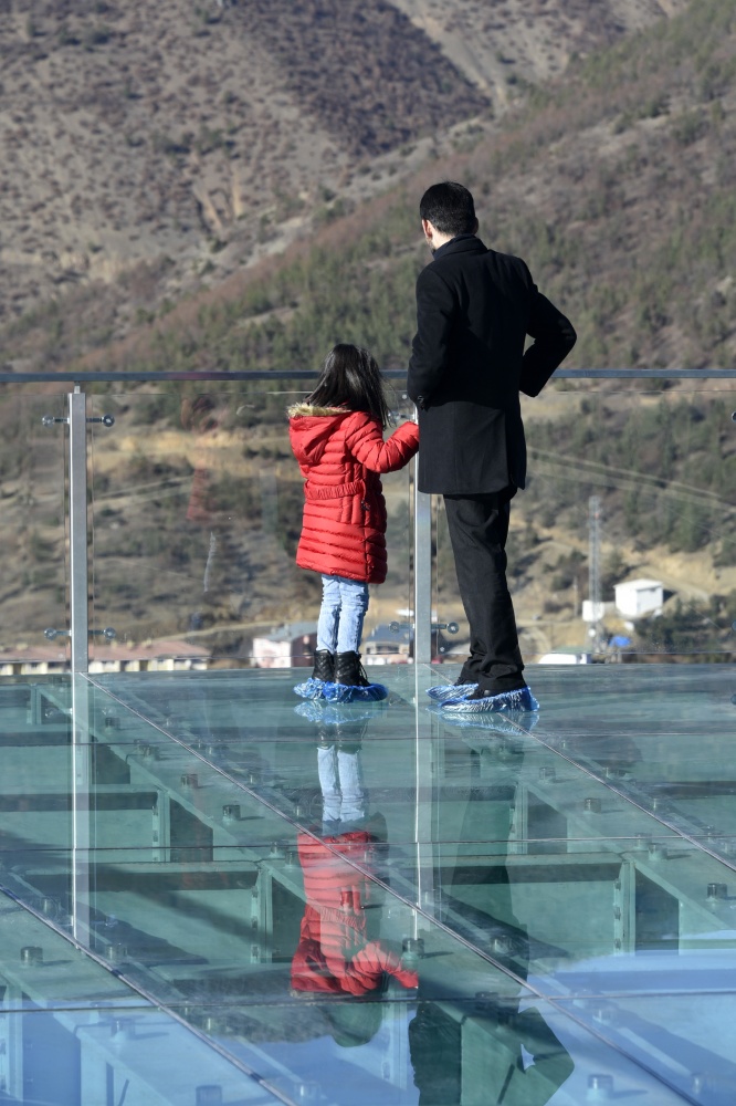 Torul Kalesi cam seyir terası büyülüyor 1