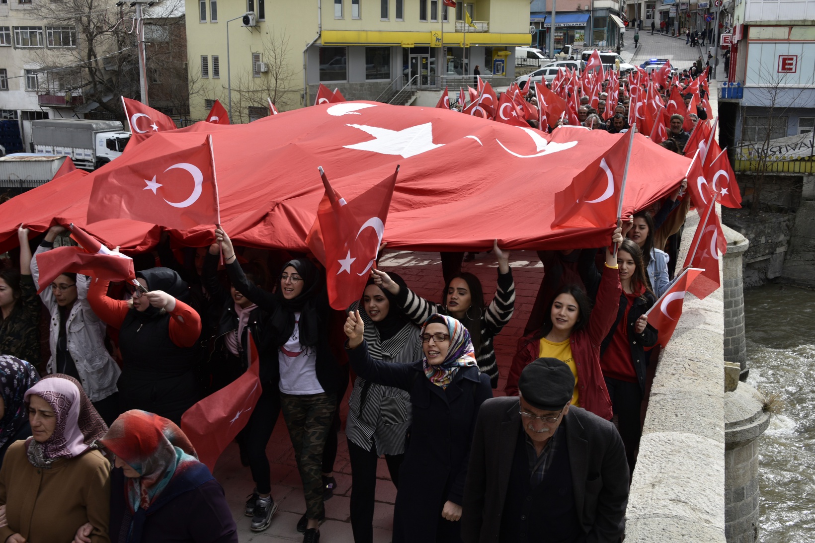 Torul’da Mehmetçiğe destek yürüyüşü 19