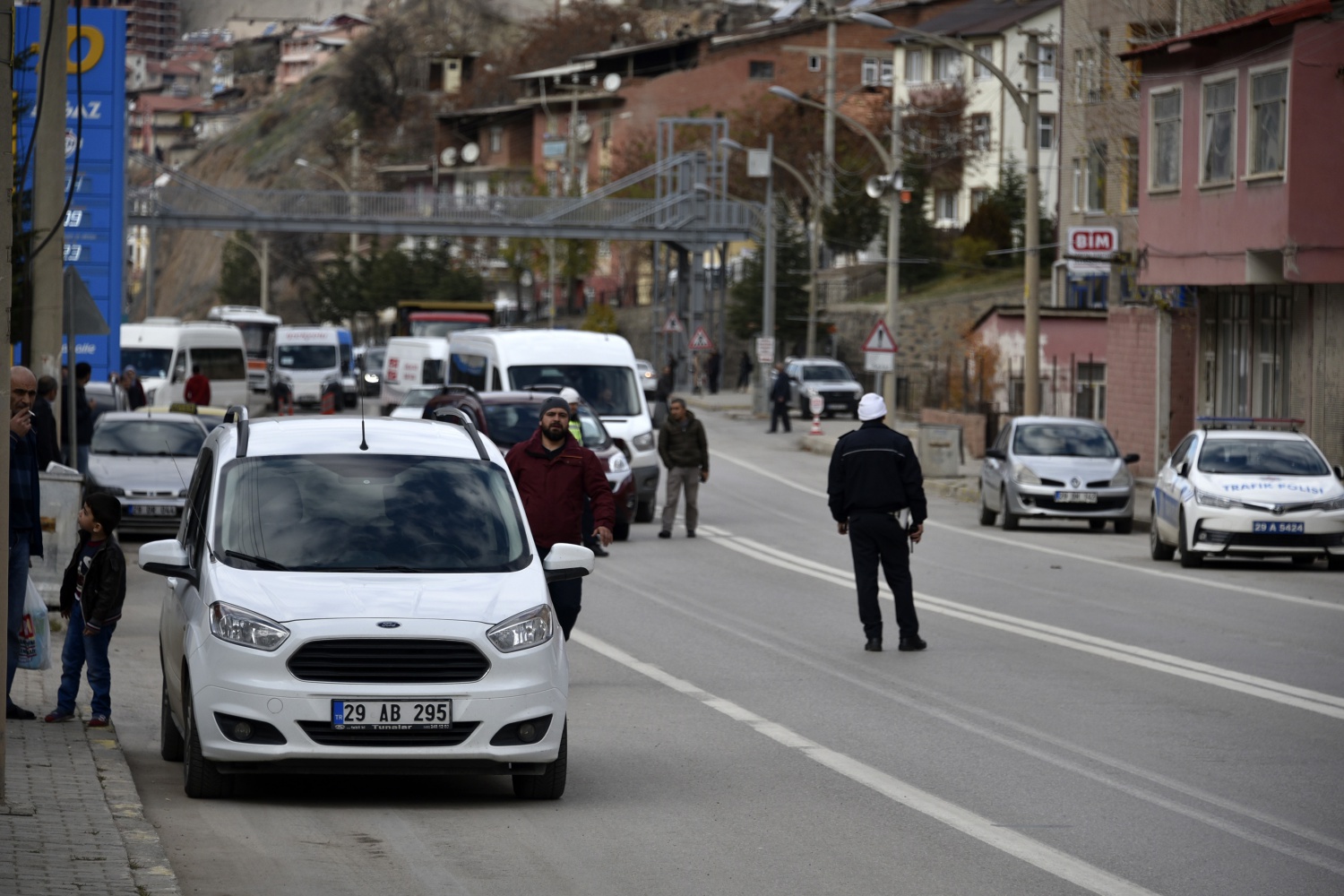 Gümüşhane’de şüpheli çantada elbise ve oyuncak çıktı 3