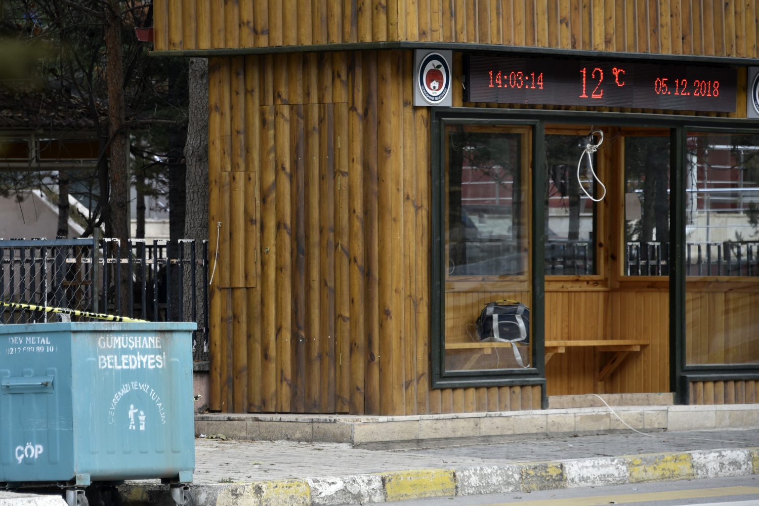 Gümüşhane’de şüpheli çantada elbise ve oyuncak çıktı 10