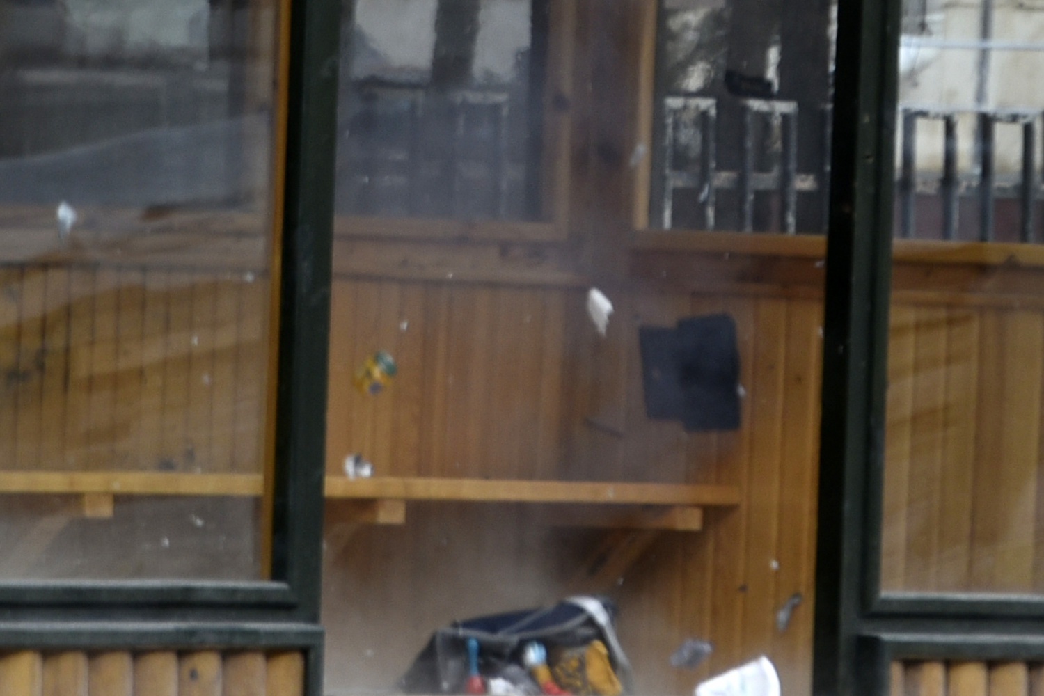 Gümüşhane’de şüpheli çantada elbise ve oyuncak çıktı 5