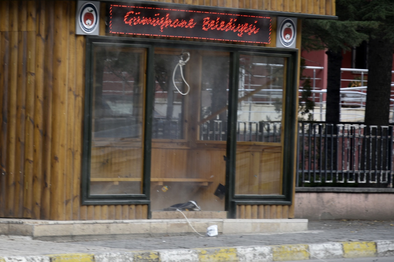 Gümüşhane’de şüpheli çantada elbise ve oyuncak çıktı 6