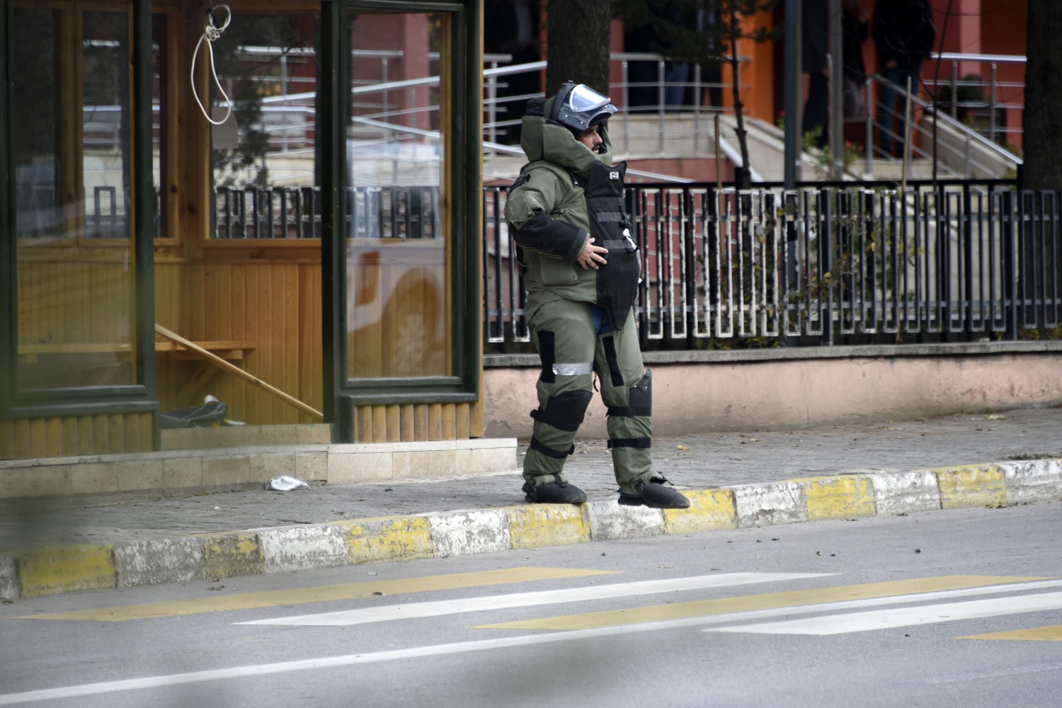 Gümüşhane’de şüpheli çantada elbise ve oyuncak çıktı 8
