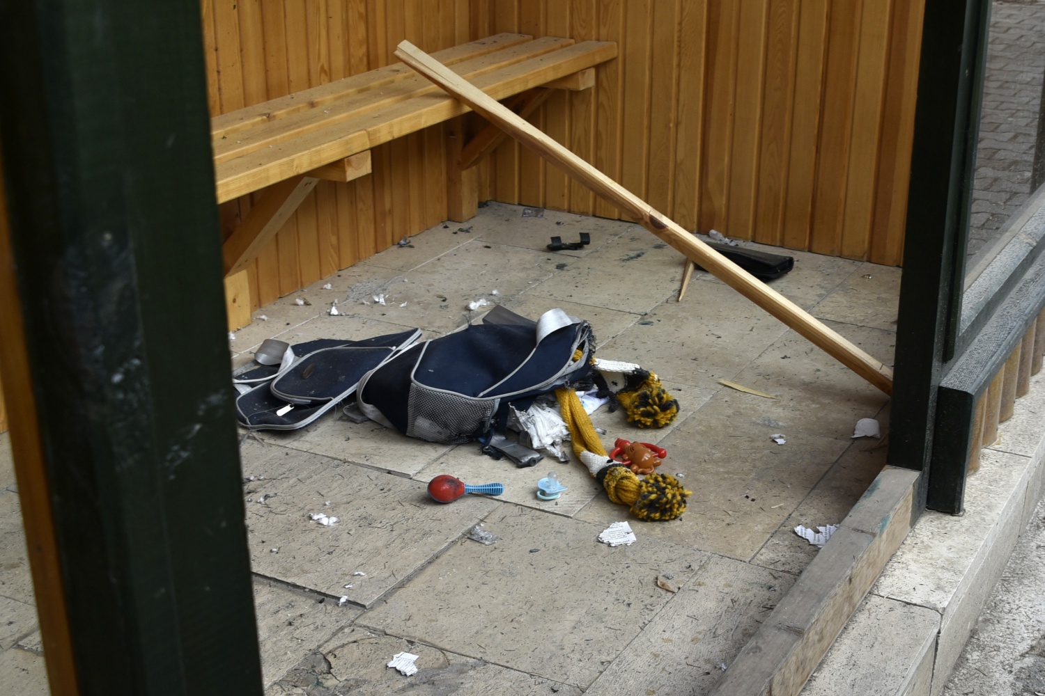 Gümüşhane’de şüpheli çantada elbise ve oyuncak çıktı 9