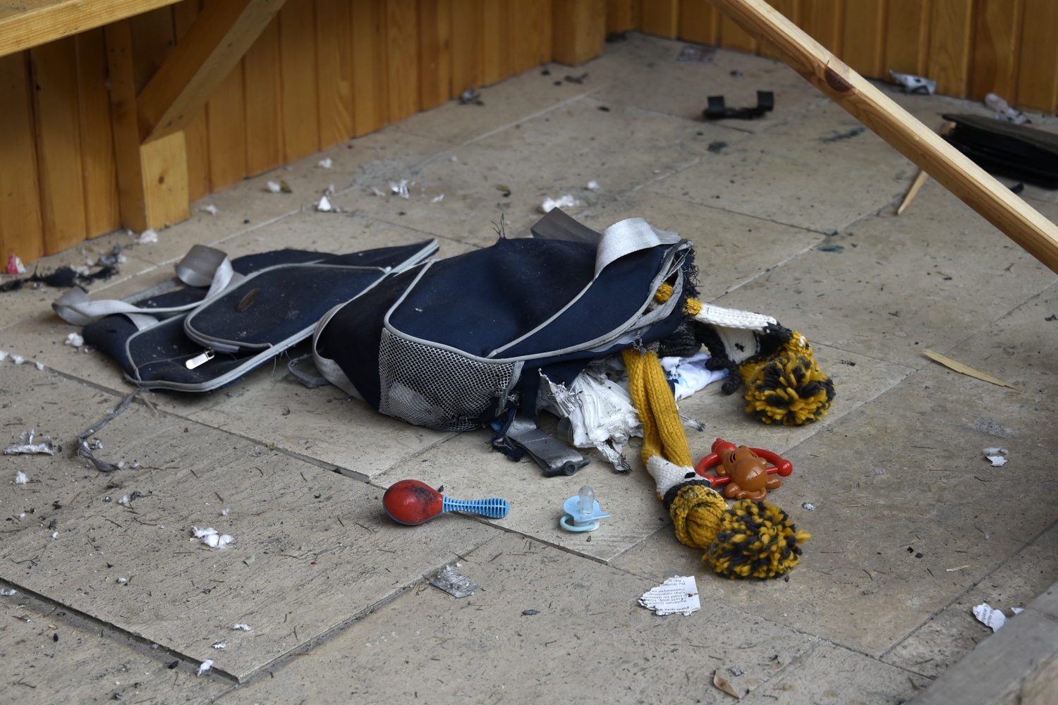 Gümüşhane’de şüpheli çantada elbise ve oyuncak çıktı 12