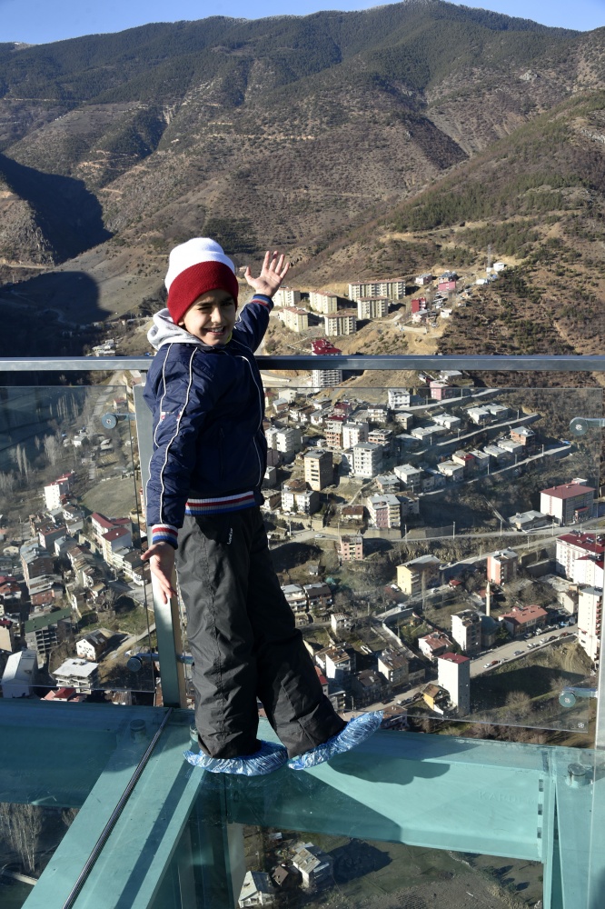 Torul Kalesi cam seyir terası büyülüyor 11