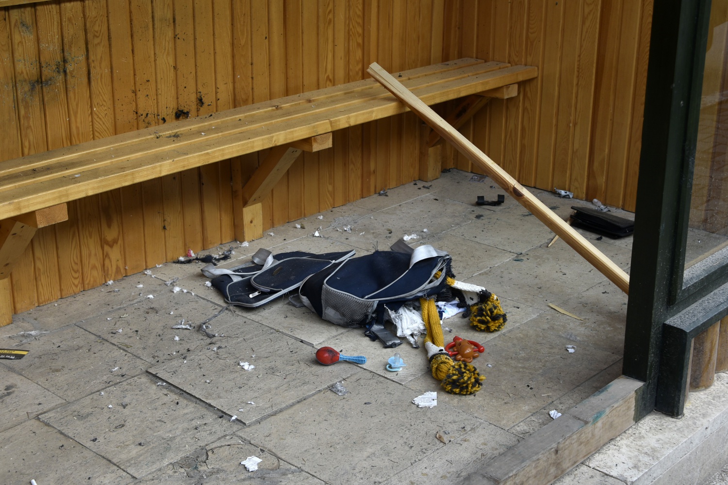 Gümüşhane’de şüpheli çantada elbise ve oyuncak çıktı 13