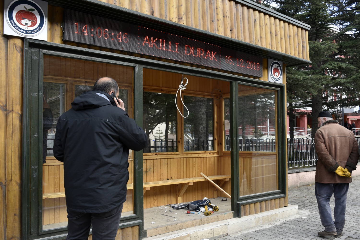 Gümüşhane’de şüpheli çantada elbise ve oyuncak çıktı 14