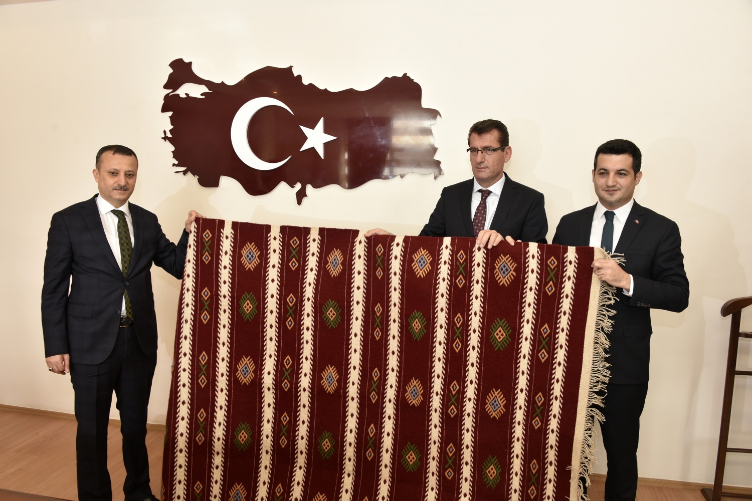 Vali Taşbilek Şiran’da 2