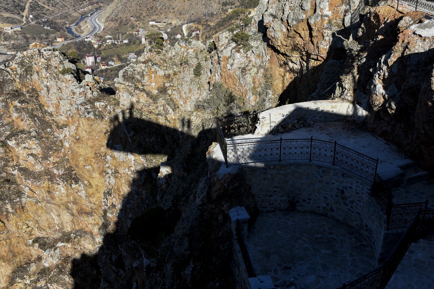 Torul Kalesi cam seyir terası büyülüyor 10